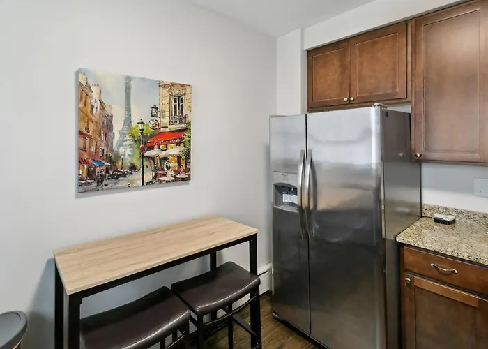Beautiful Updated 5 Bedroom House Near Naval Base Ferienhaus *