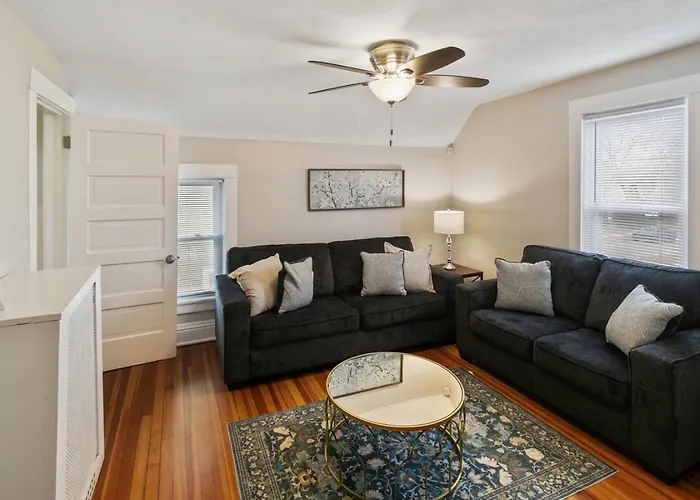 Beautiful Updated 5 Bedroom House Near Naval Base Ferienhaus *