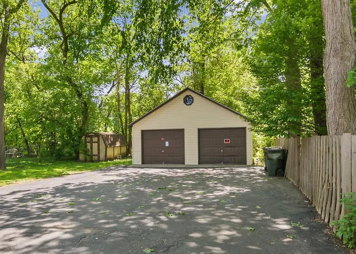 Beautiful Updated 5 Bedroom House Near Naval Base Ferienhaus