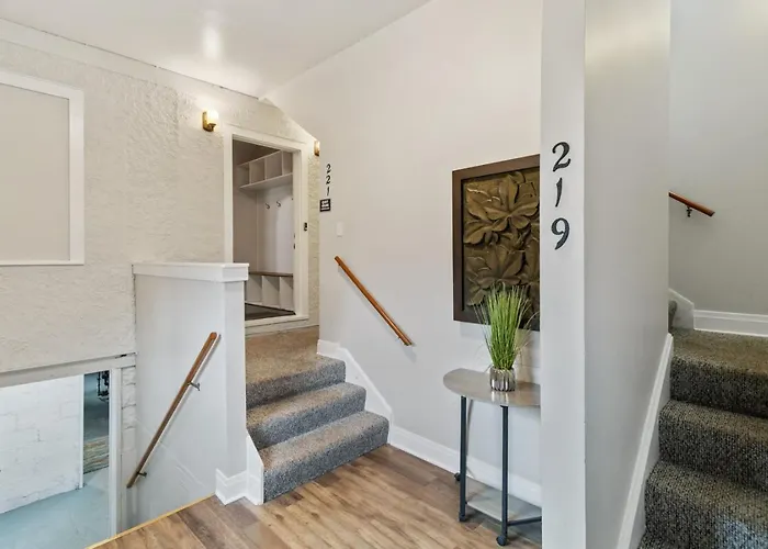 Beautiful Updated 5 Bedroom House Near Naval Base *