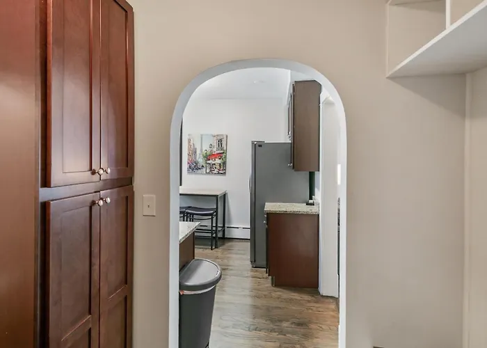 Beautiful Updated 5 Bedroom House Near Naval Base Ferienhaus