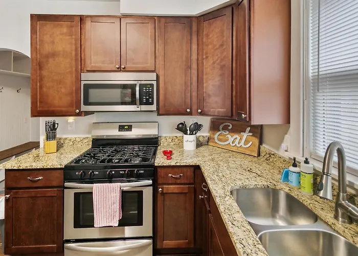 Ferienhaus Beautiful Updated 5 Bedroom House Near Naval Base
