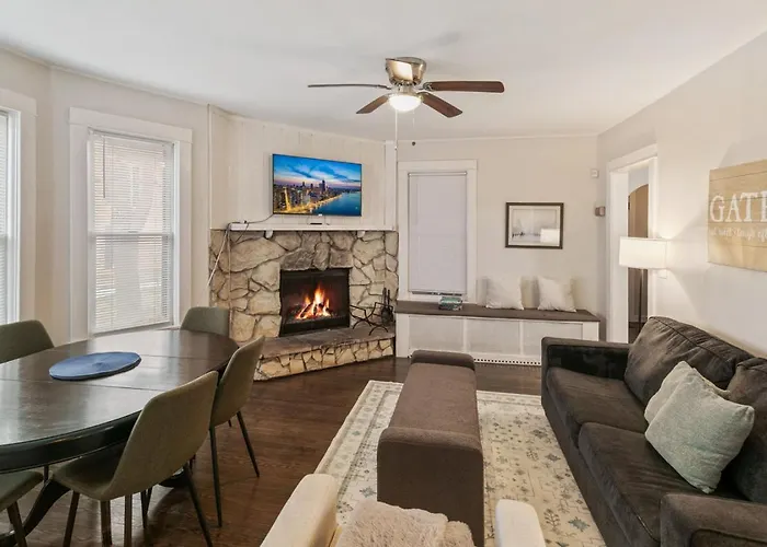 Beautiful Updated 5 Bedroom House Near Naval Base Libertyville