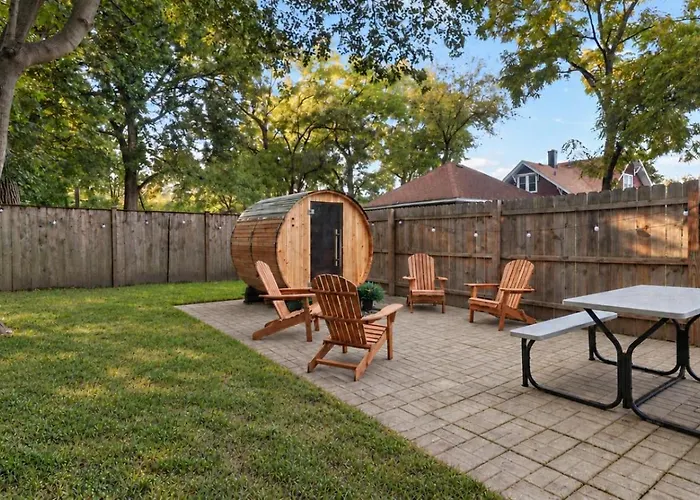 Beautiful Updated 5 Bedroom House Near Naval Base Ferienhaus