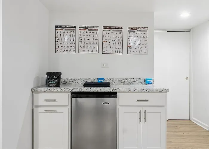Beautiful Updated 5 Bedroom House Near Naval Base Ferienhaus *